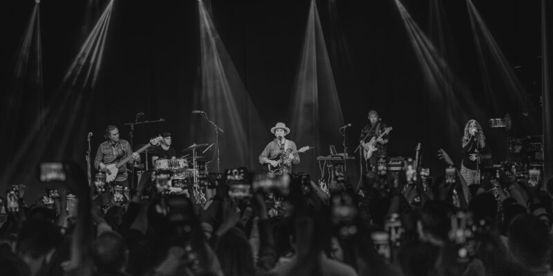 BACILOS ANUNCIA “PEQUEÑOS ROMANCES”