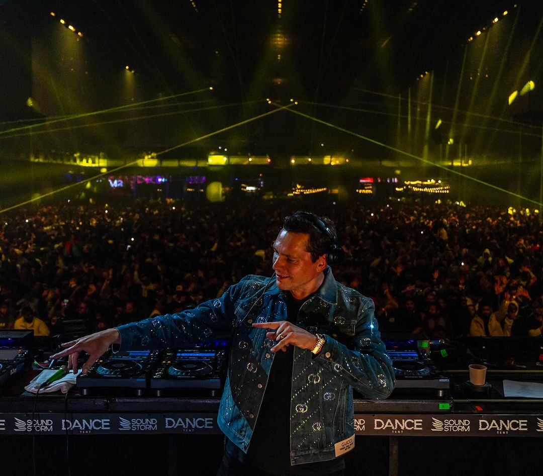 Las entradas estarán disponibles a través de www.tuboleta.com
No pierdas la oportunidad de asistir a este evento imperdible mientras Bogotá acoge a Tiesto y al EDM con entusiasmo.
¡Asegura tus entradas para vivir en vivo a una de las figuras más icónicas de la música electrónica!