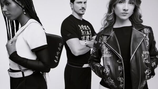 Disney x Mario Hernández: una colaboración mágica que une tradición artesanal y fantasía global La reconocida casa de moda colombiana Mario Hernández y Disney han unido fuerzas para crear una de las colaboraciones más ambiciosas y emocionantes del año: Disney | Mario Hernández,