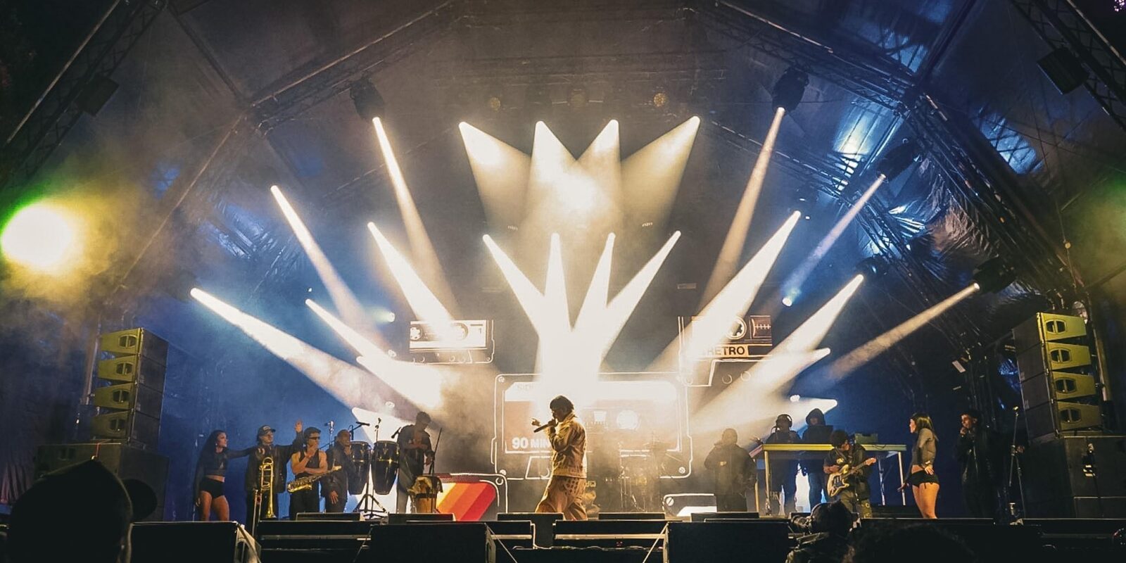 EL ARTISTA EMERGENTE QUE LE ROBÓ LOS FANS A LOS HEADLINERS DEL FEP