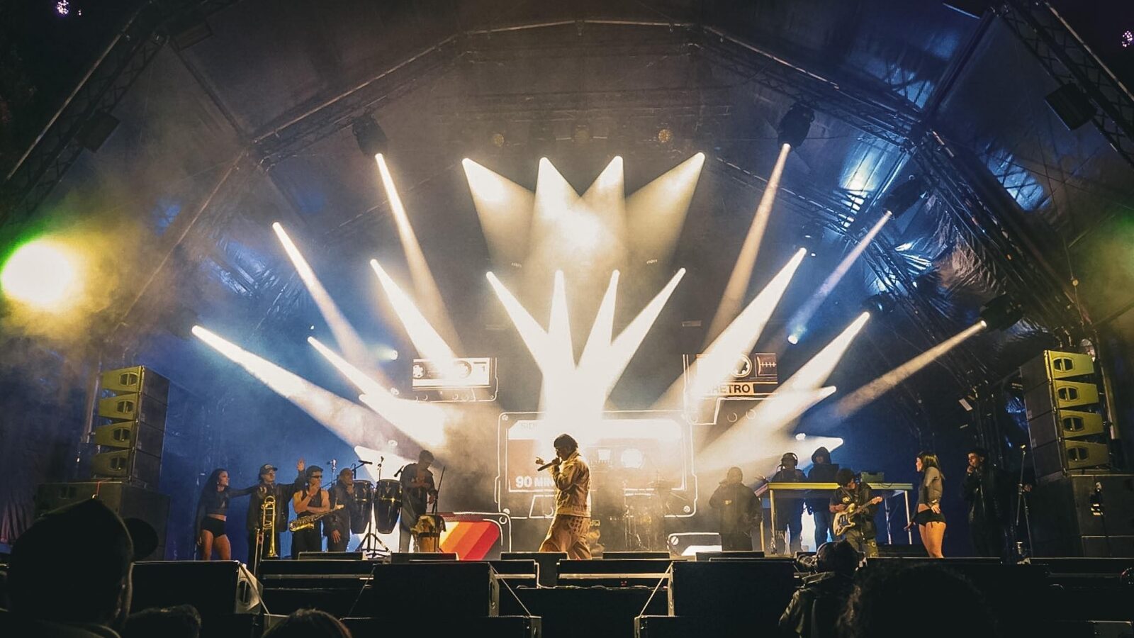 EL ARTISTA EMERGENTE QUE LE ROBÓ LOS FANS A LOS HEADLINERS DEL FEP