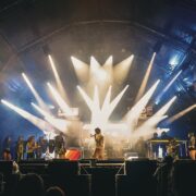 EL ARTISTA EMERGENTE QUE LE ROBÓ LOS FANS A LOS HEADLINERS DEL FEP