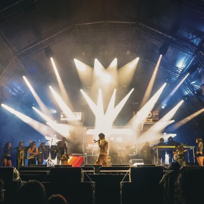 EL ARTISTA EMERGENTE QUE LE ROBÓ LOS FANS A LOS HEADLINERS DEL FEP